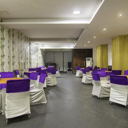 Treebo Palm Tree Palam Vihar Hotel Gurgaon Eksteriør billede