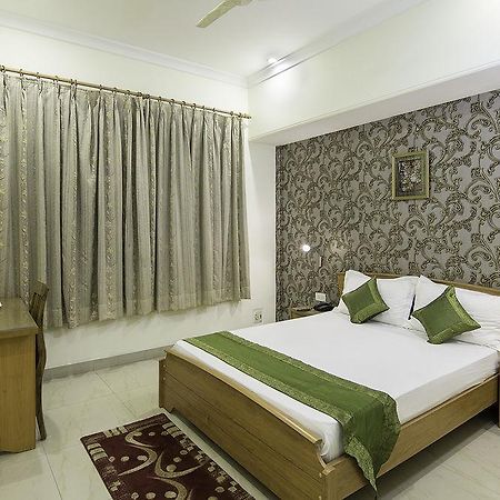 Treebo Palm Tree Palam Vihar Hotel Gurgaon Eksteriør billede